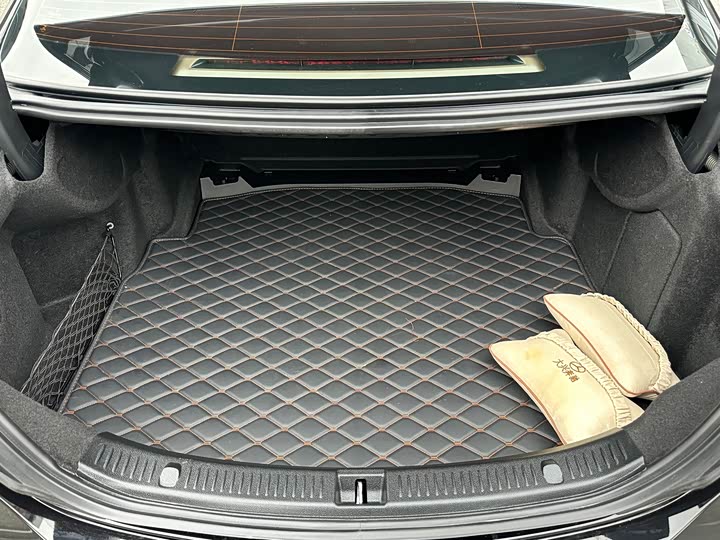 Фото 8 - Mercedes-Benz E-Class