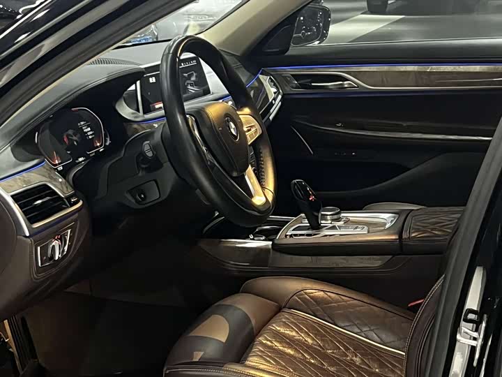 Фото 3 - BMW 7 Series