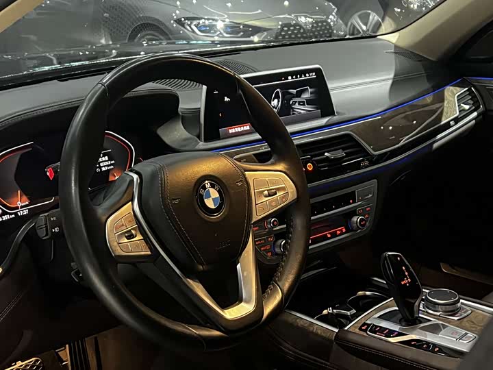 Фото 5 - BMW 7 Series