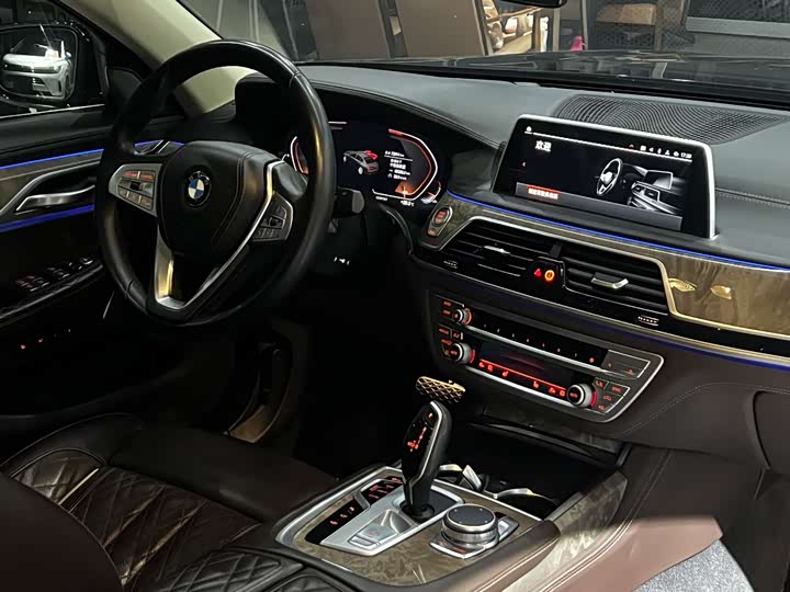 Фото 6 - BMW 7 Series