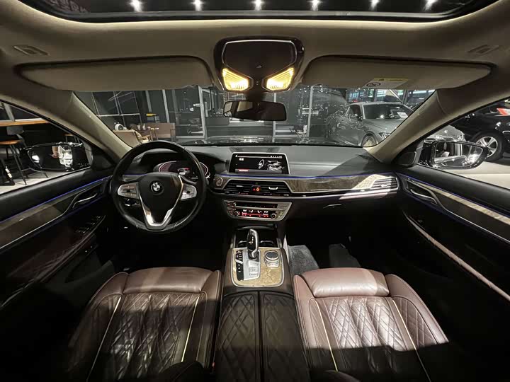 Фото 8 - BMW 7 Series