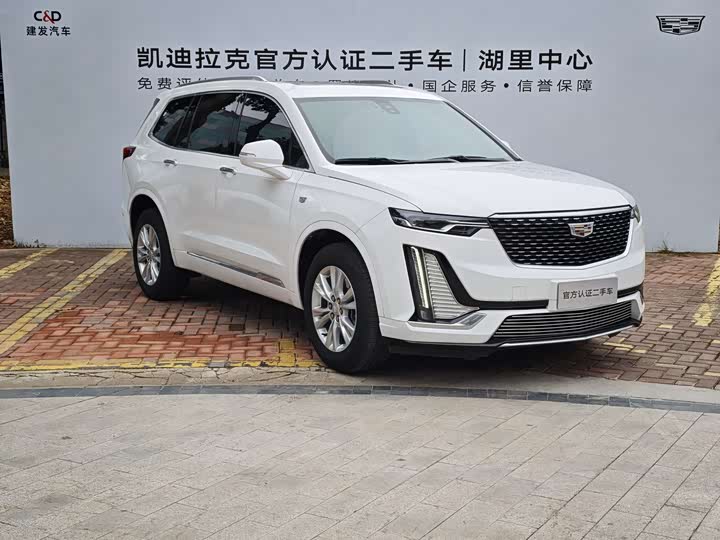 Photo 3 - Cadillac XT6