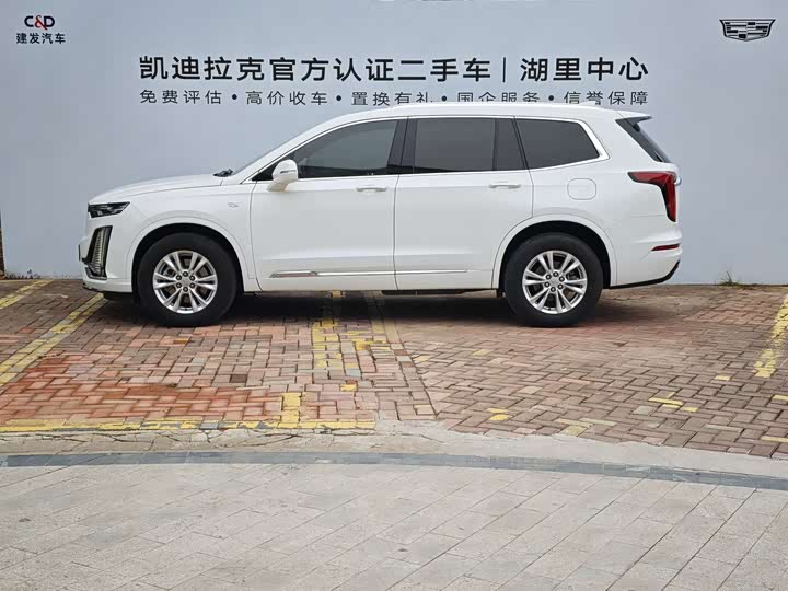 Photo 4 - Cadillac XT6