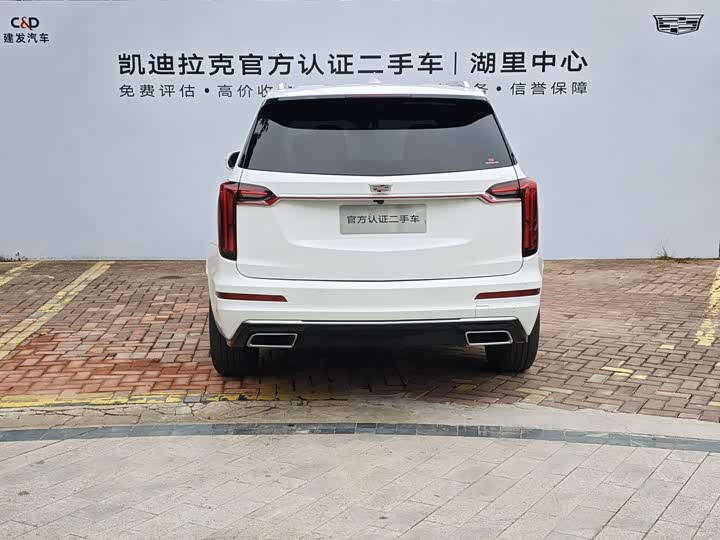 Photo 5 - Cadillac XT6