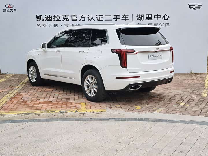 Photo 7 - Cadillac XT6