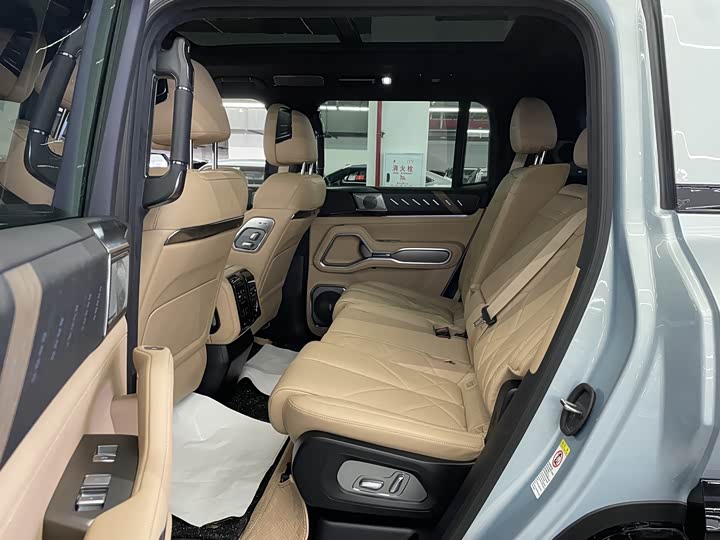 Фото 7 - BYD FangChengBao Leopard 8