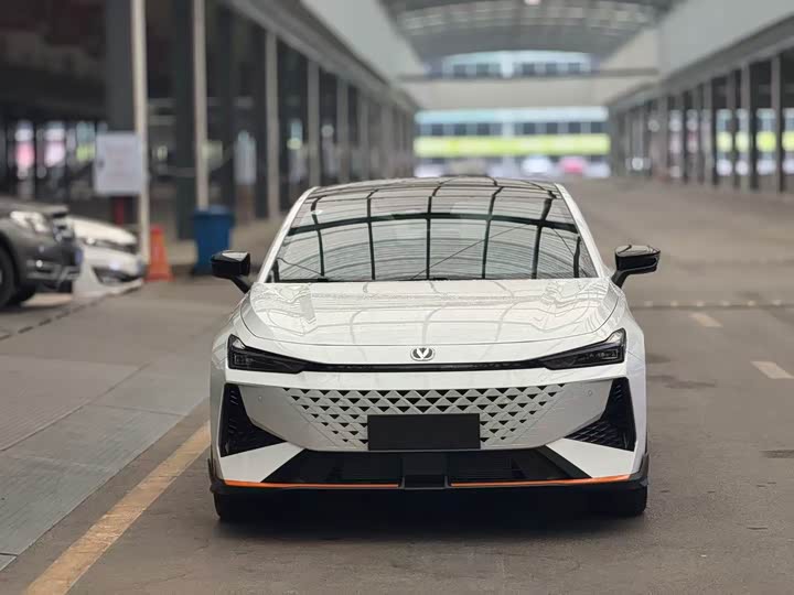 Фото 2 - Changan UNI-V