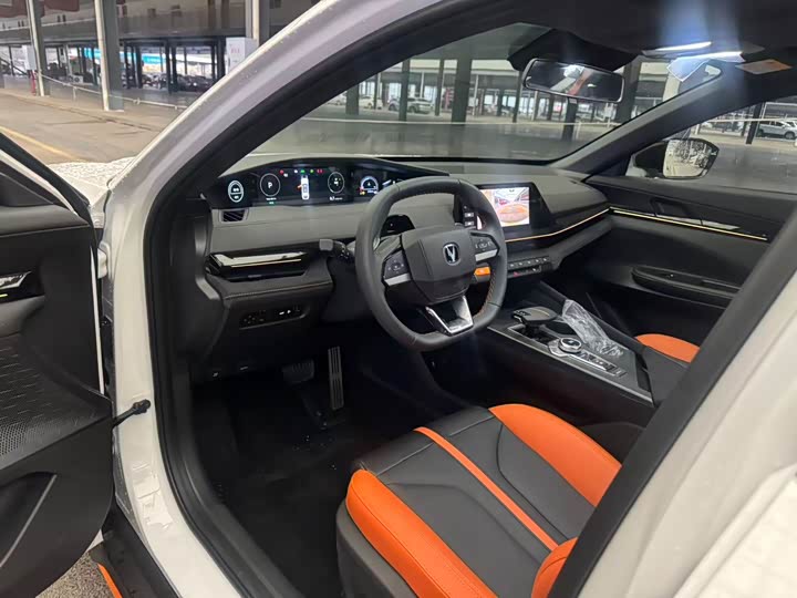 Фото 4 - Changan UNI-V