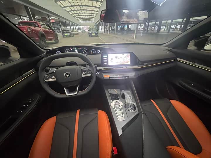 Фото 8 - Changan UNI-V