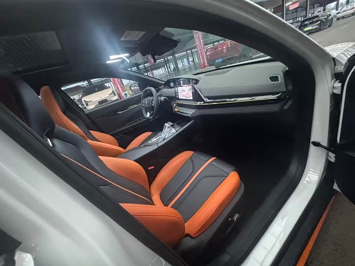 Фото 9 - Changan UNI-V