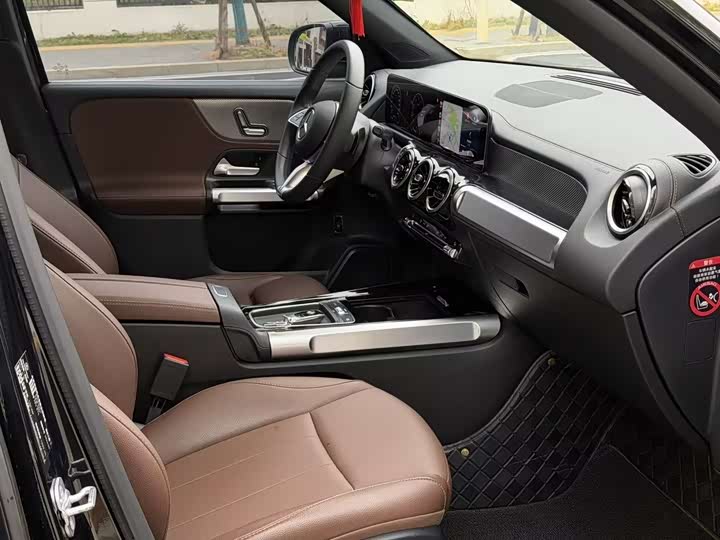 Фото 8 - Mercedes-Benz GLB-Class