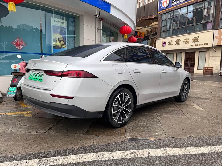 Фото 8 - Roewe D7