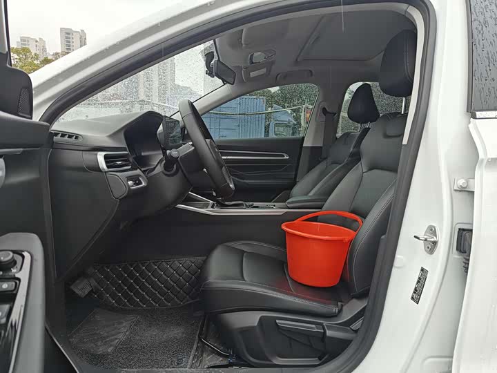 Фото 4 - Geely Emgrand