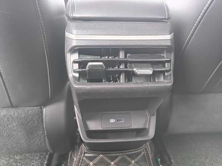 Фото 7 - Geely Emgrand