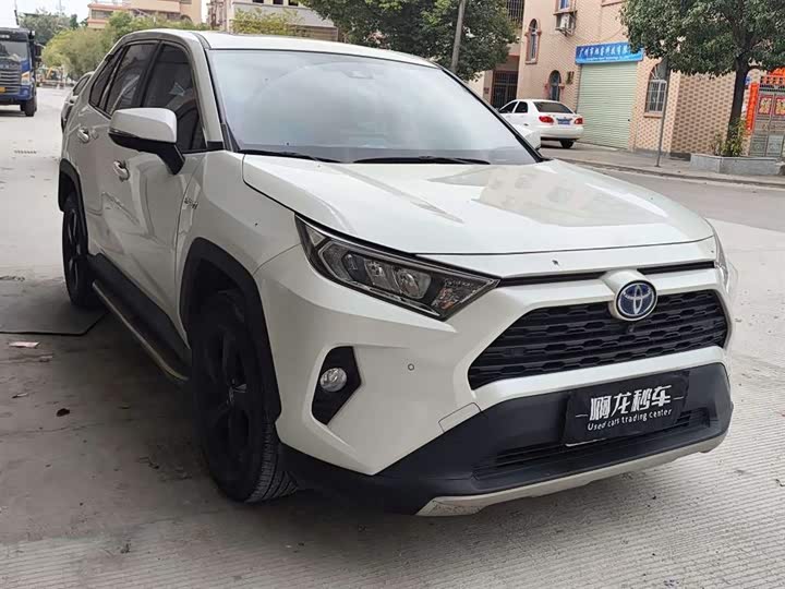 Фото 3 - Toyota RAV4