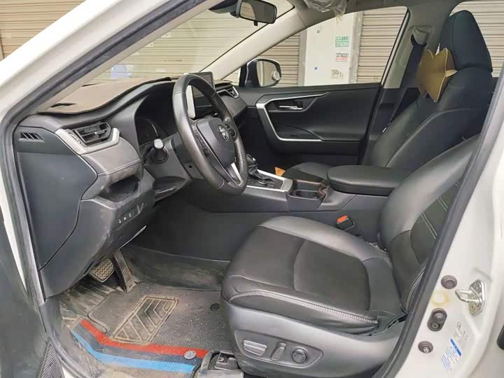 Фото 7 - Toyota RAV4