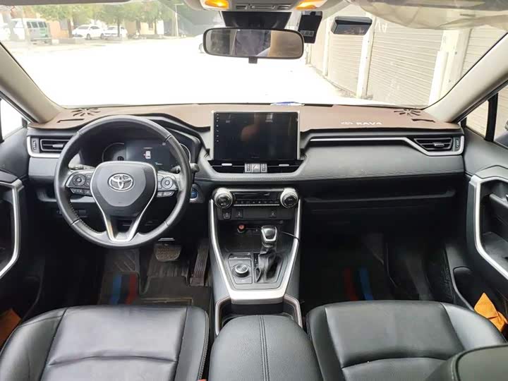 Фото 9 - Toyota RAV4