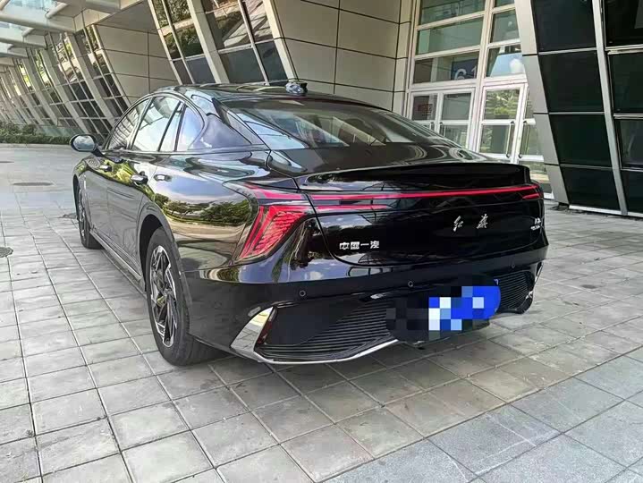 Фото 9 - Hongqi H6