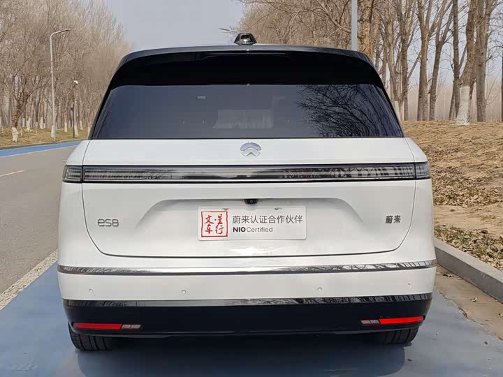 Photo 5 - Nio ES8