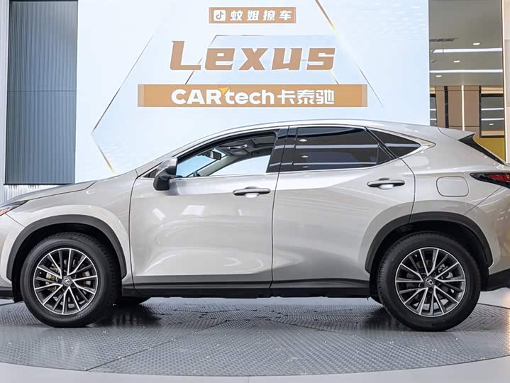 Фото 3 - Lexus NX