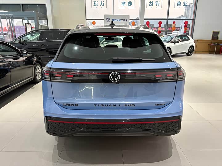 Photo 5 - Volkswagen Tiguan L Pro