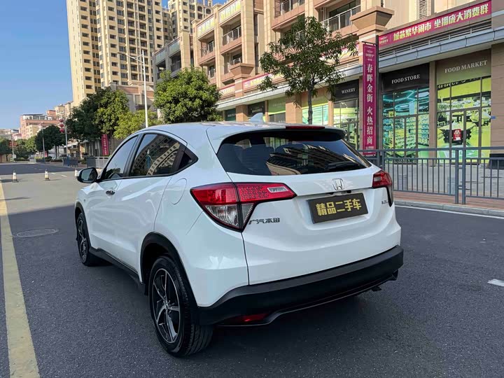 Фото 8 - Honda Vezel