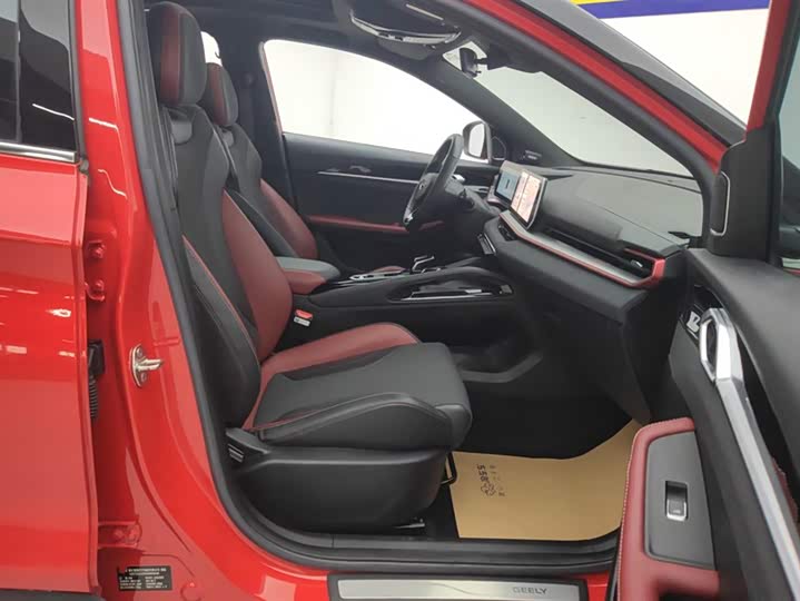 Фото 8 - Geely Coolray