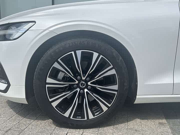 Фото 4 - Volvo V60