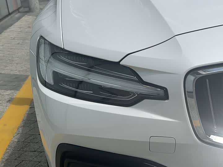 Фото 5 - Volvo V60