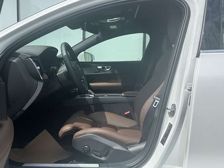 Фото 6 - Volvo V60