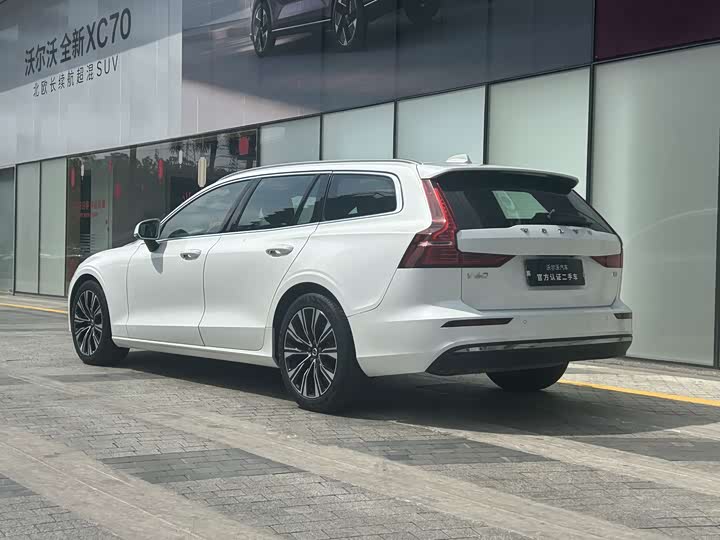 Фото 9 - Volvo V60