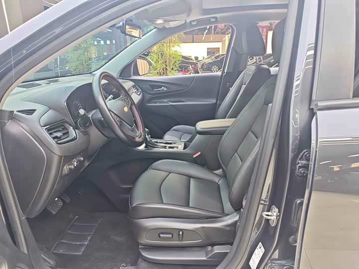 Фото 4 - Chevrolet Equinox