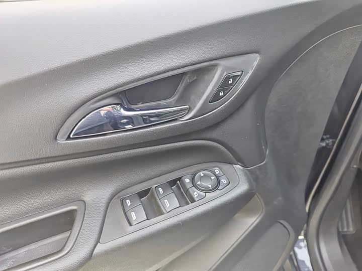 Фото 8 - Chevrolet Equinox