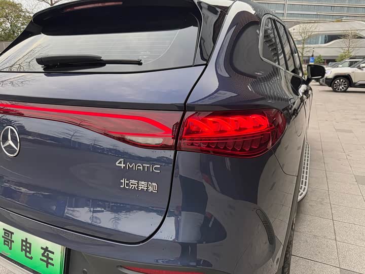 Photo 8 - Mercedes-Benz EQE SUV