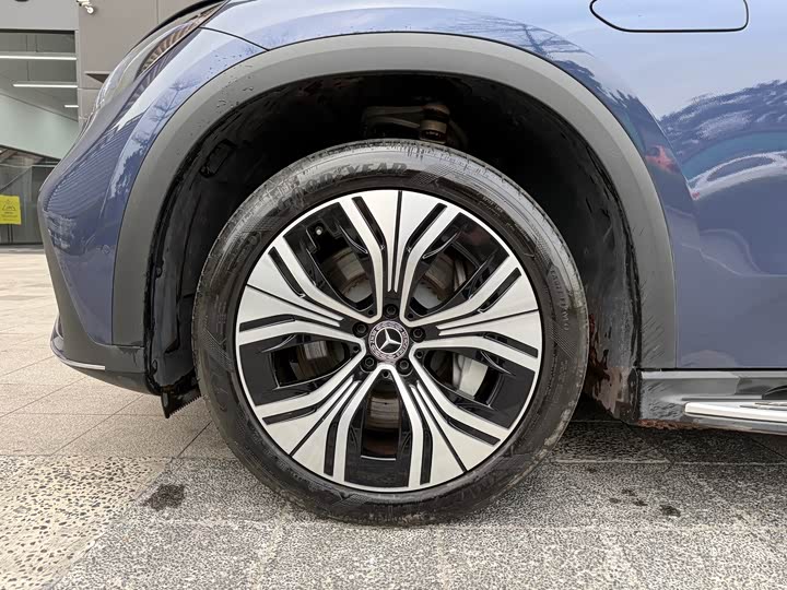 Photo 9 - Mercedes-Benz EQE SUV