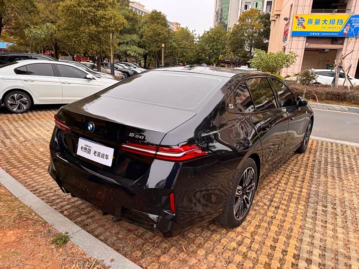 Фото 9 - BMW 5 Series