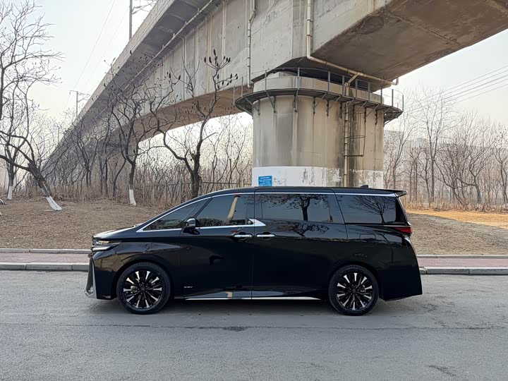 Photo 3 - Toyota Vellfire