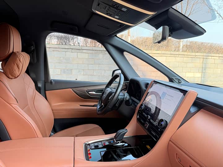 Photo 8 - Toyota Vellfire