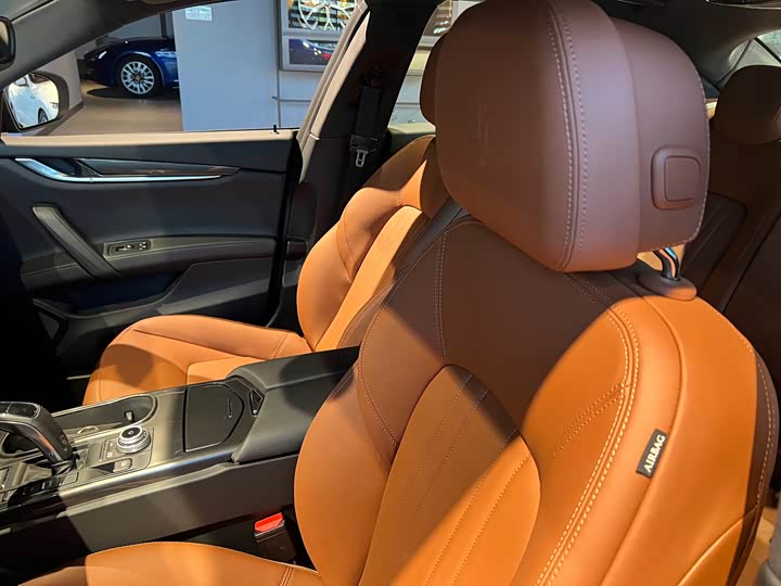 Фото 9 - Maserati Ghibli