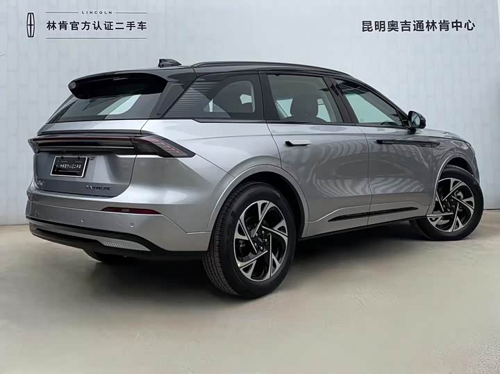 Фото 4 - Lincoln Nautilus