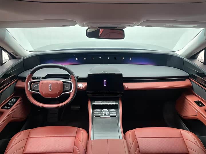 Фото 6 - Lincoln Nautilus