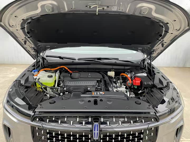 Фото 8 - Lincoln Nautilus