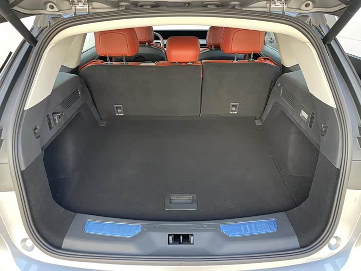 Фото 9 - Lincoln Nautilus