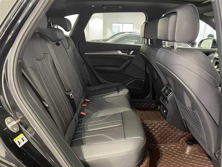 Фото 8 - Audi Q5L