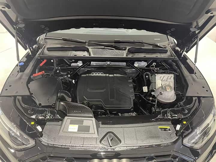 Фото 9 - Audi Q5L