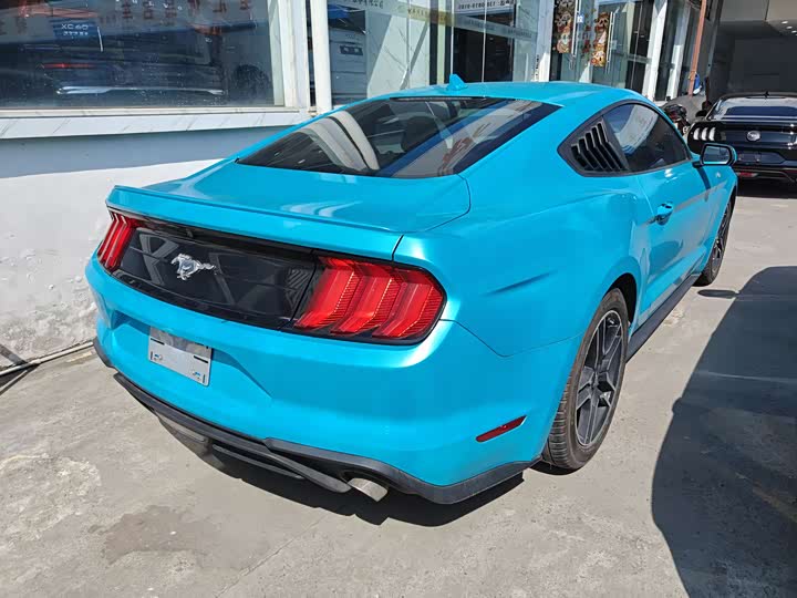 Фото 4 - Ford Mustang