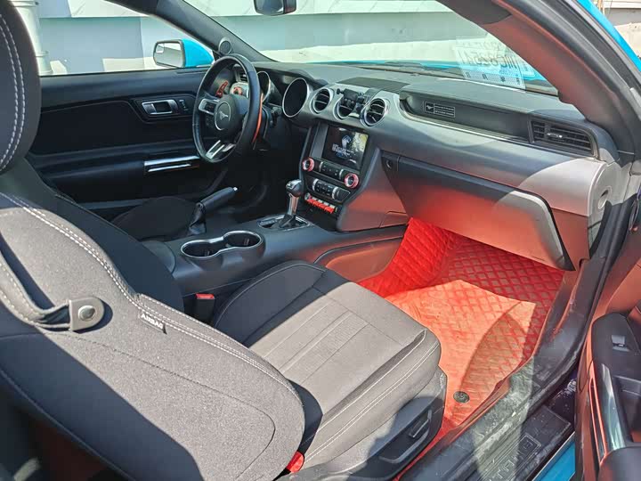 Фото 6 - Ford Mustang