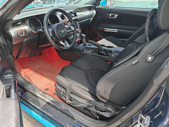 Фото 8 - Ford Mustang