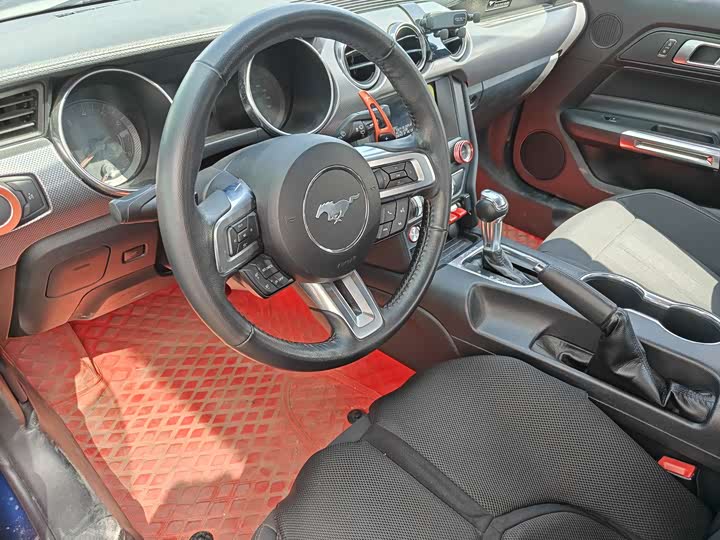 Фото 9 - Ford Mustang