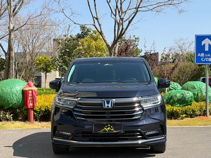 Photo 2 - Honda Odyssey